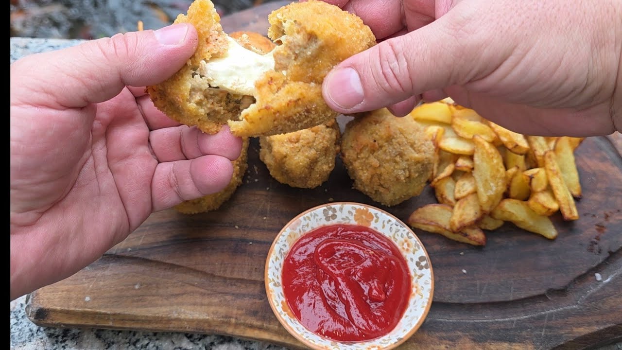 ACADELE DIN PUI UMPLUTE CU MOZZARELLA. ȚEPUȘE DIN CARNE DE PUI CU MOZZARELLA. 