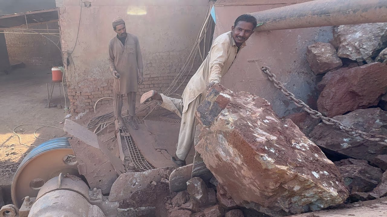 Huge Hard Rock Stuck in Crusher | Extreme Stone Crushing Action | Rock Crushing 126