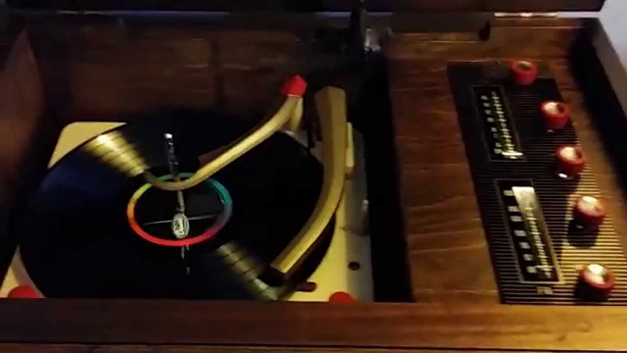 Packard Bell Model 10RP3 NAt King Cole backround