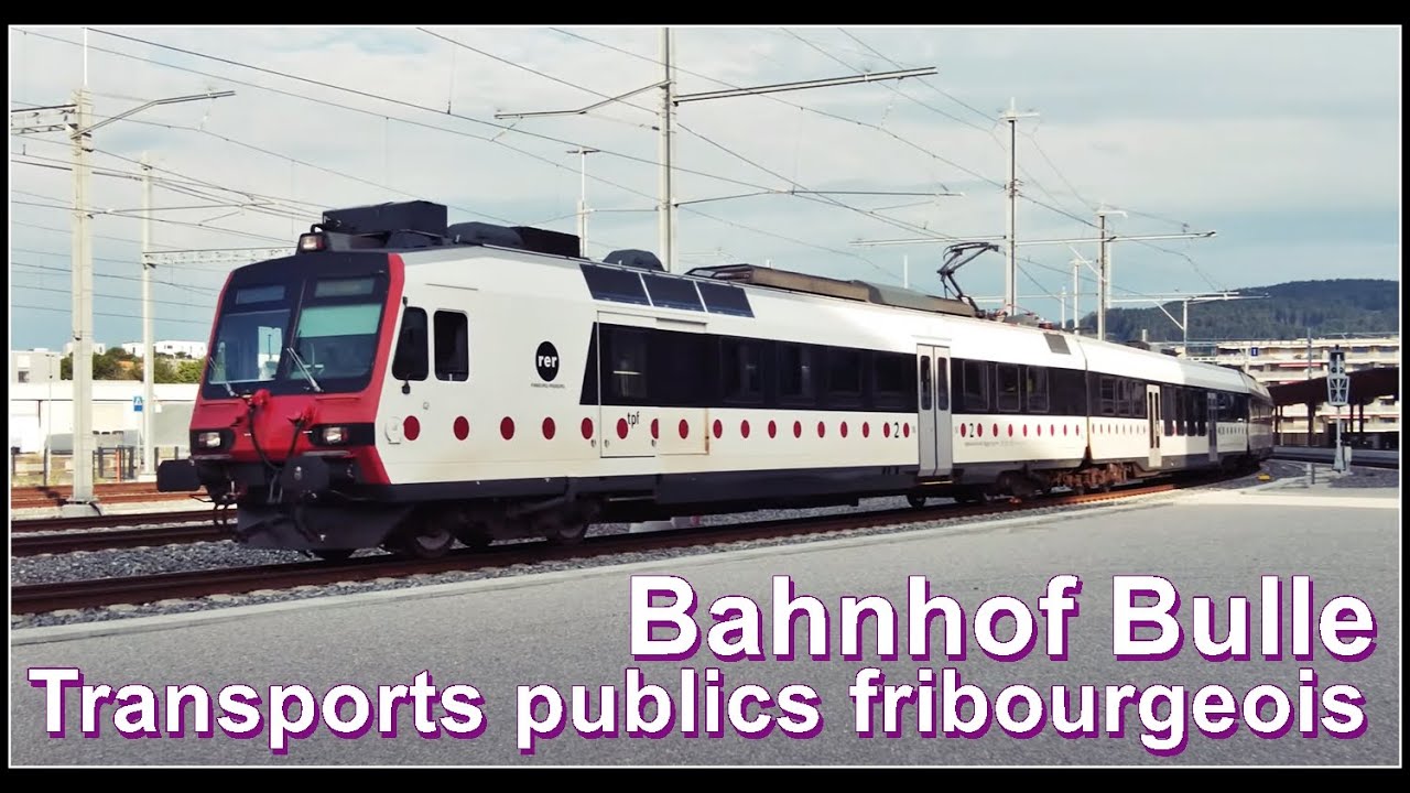 Transports publics fribourgeois | Domino Zug beim Bahnhof Bulle | Kanton Freiburg | Schweiz 2023
