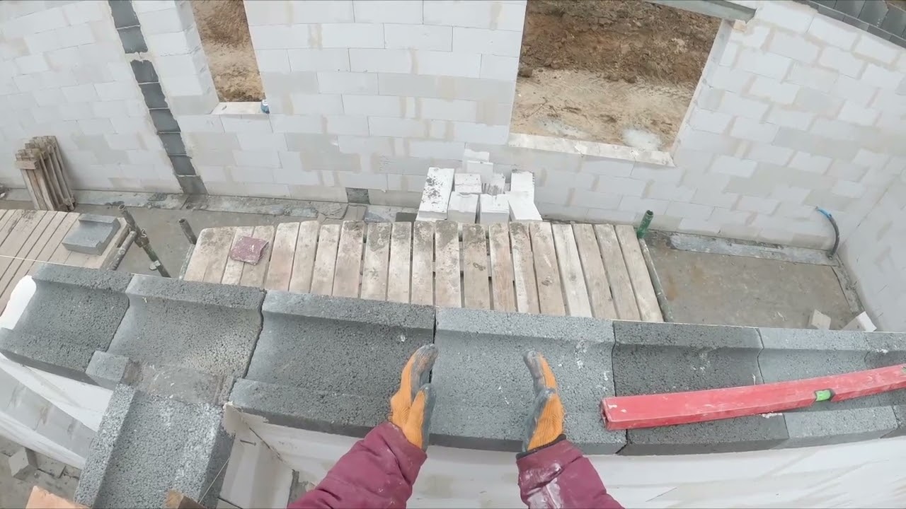 Budowa domu od podstaw (Dom na skarpie ODC.20/jak murować U-kształtki i Podciąg)