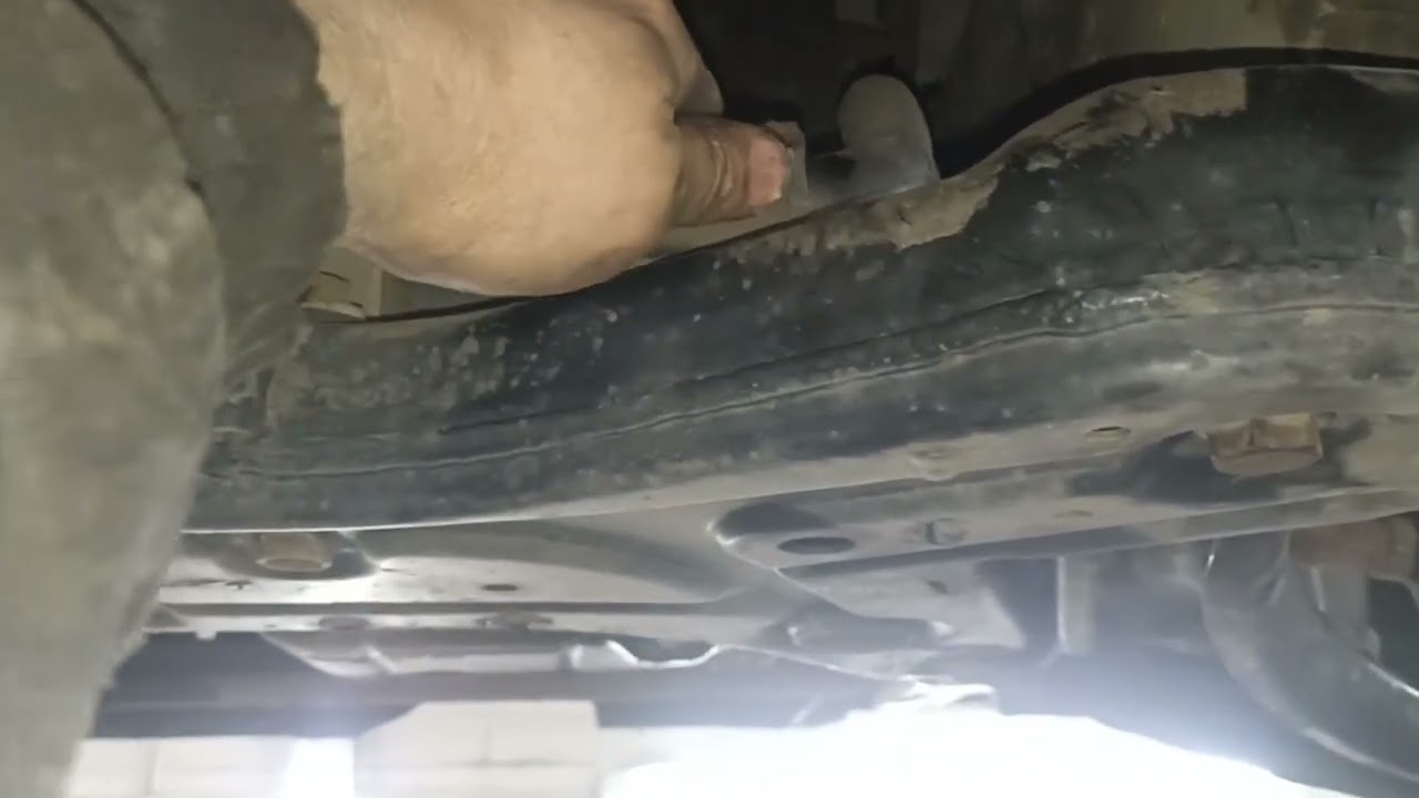 Mitsubishi Colt. Замена втулок стабилизатора + немного колхоза.
