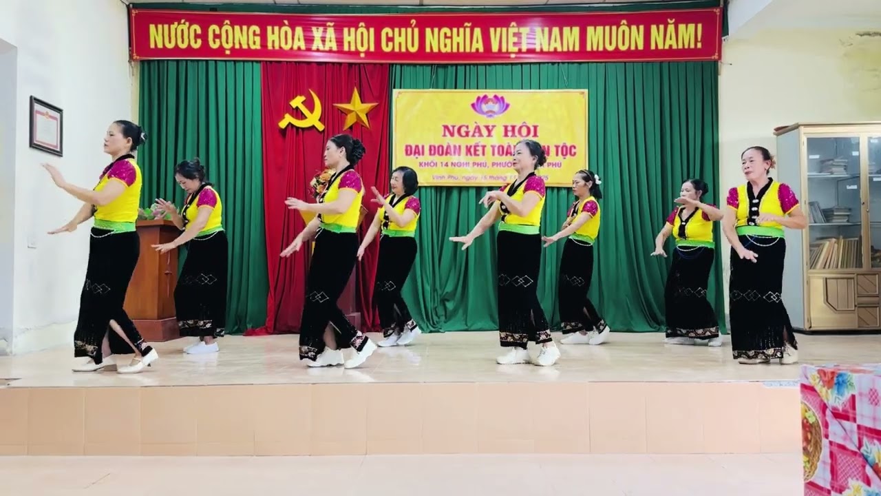 MÚA HOA NÚI