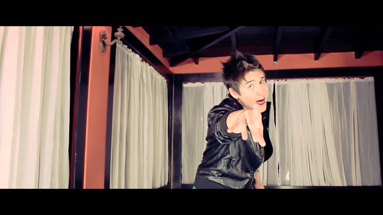 Auno - JUEGO DE AMOR (Videoclip Oficial)