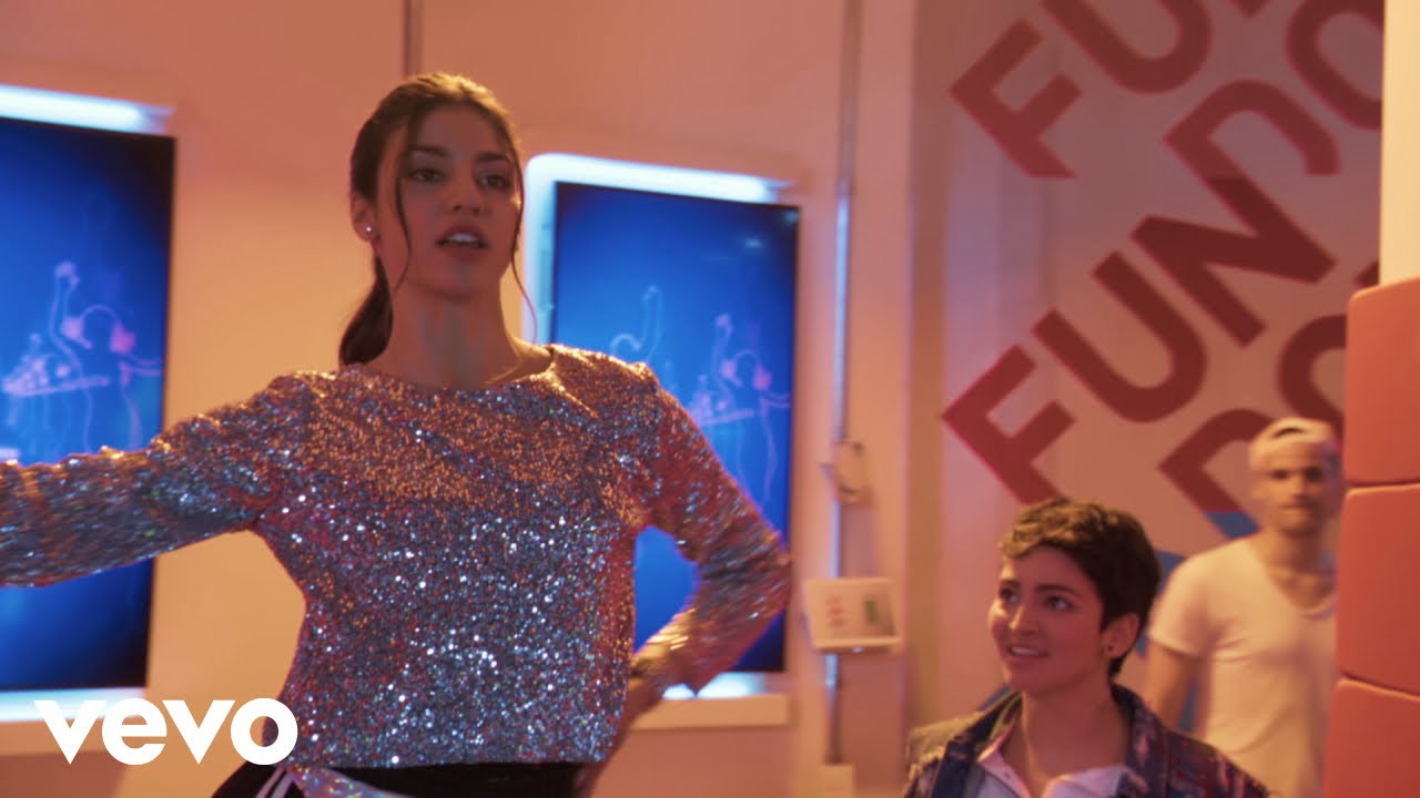 Elenco de BIA, Isabela Souza - Voy (From 