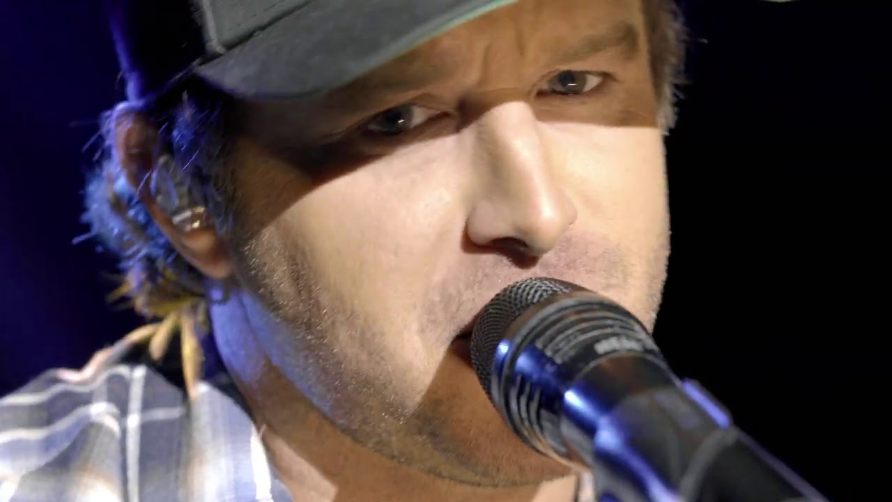 Easton Corbin - Didn't Miss A Beat (Acoustic)