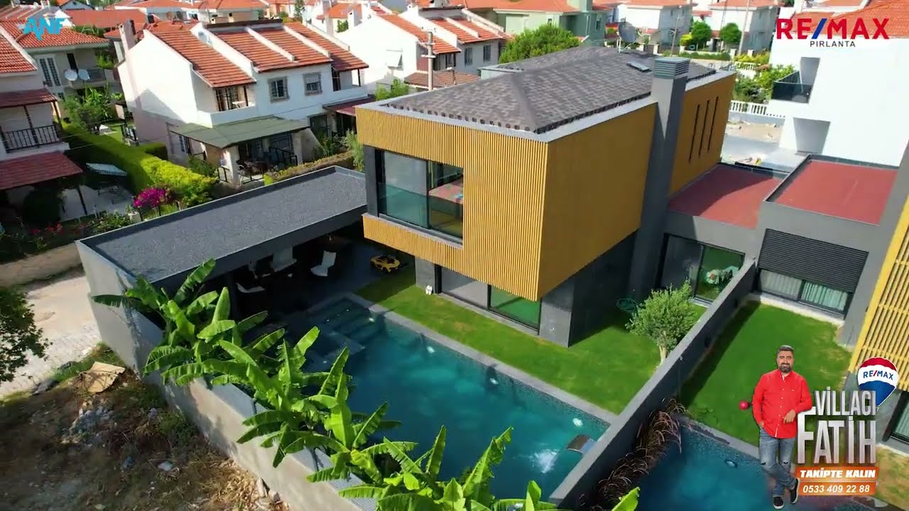 İzmir Çeşme Alaçatı'da Müstakil Havuzlu 4+1 Satılık Lüks Villa