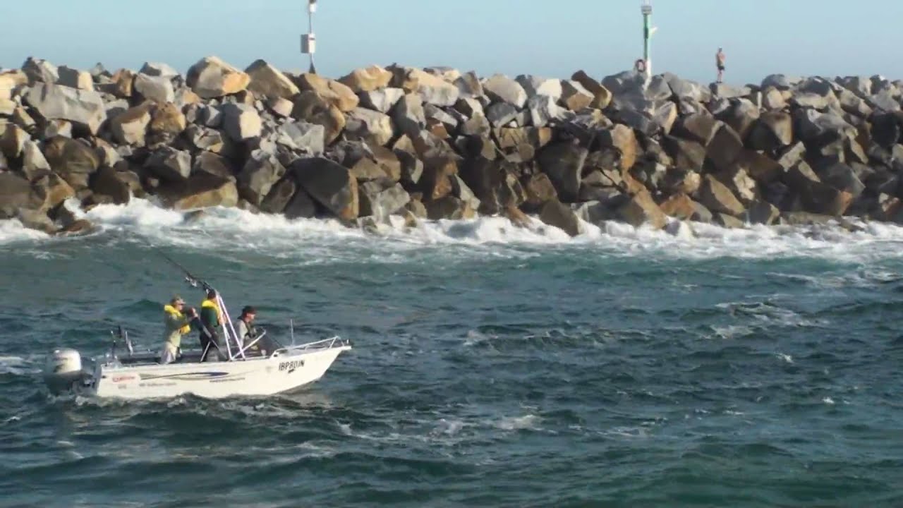 Narooma bar crossing.wmv