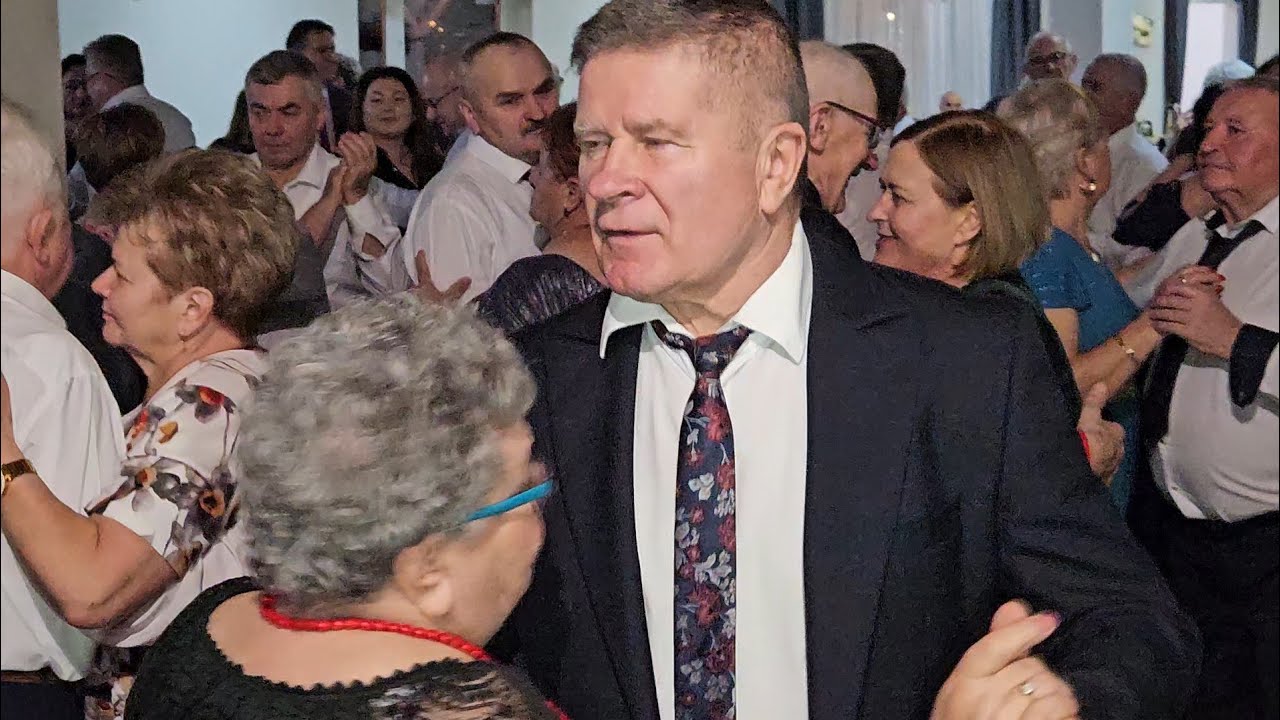 31 grudnia 2025 ZACHWYCAJĄCY Sylwestrowy BAL w MOKROSĘKU wszyscy się wspaniale BAWIĄ 