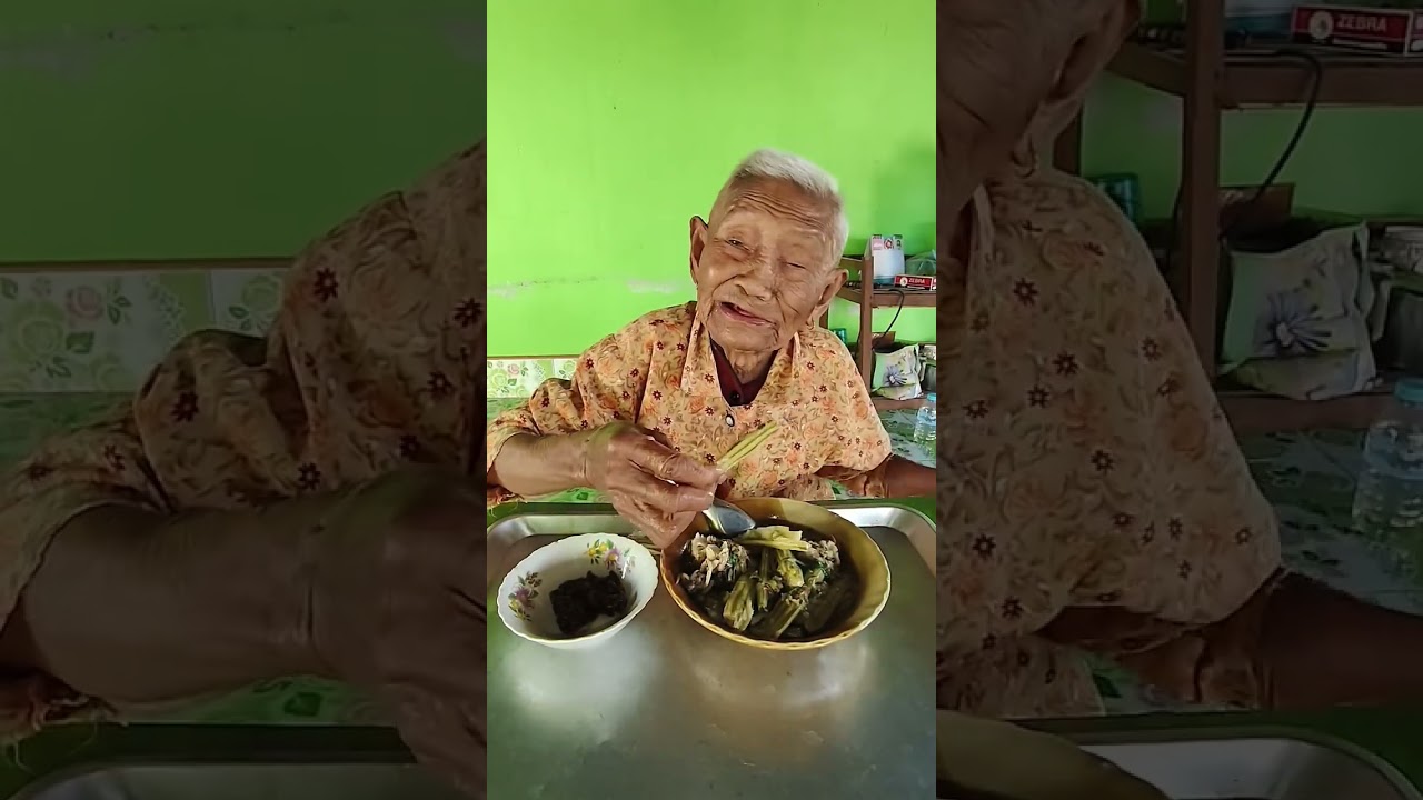 คุณยายกินข้าวกับแกงมะรุม...เมนูโปรดคุณยาย #ขำๆ #mukbang #grandmast #food #lifeisbutadream #thaifood