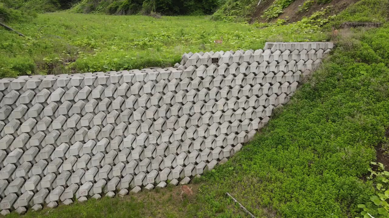 北海道勇払郡厚真町宇隆地区F　コーケンブロック堰堤工