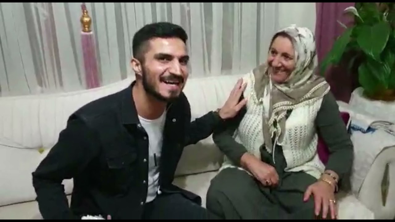 ANNEME AŞI ŞAKASI YAPTIK