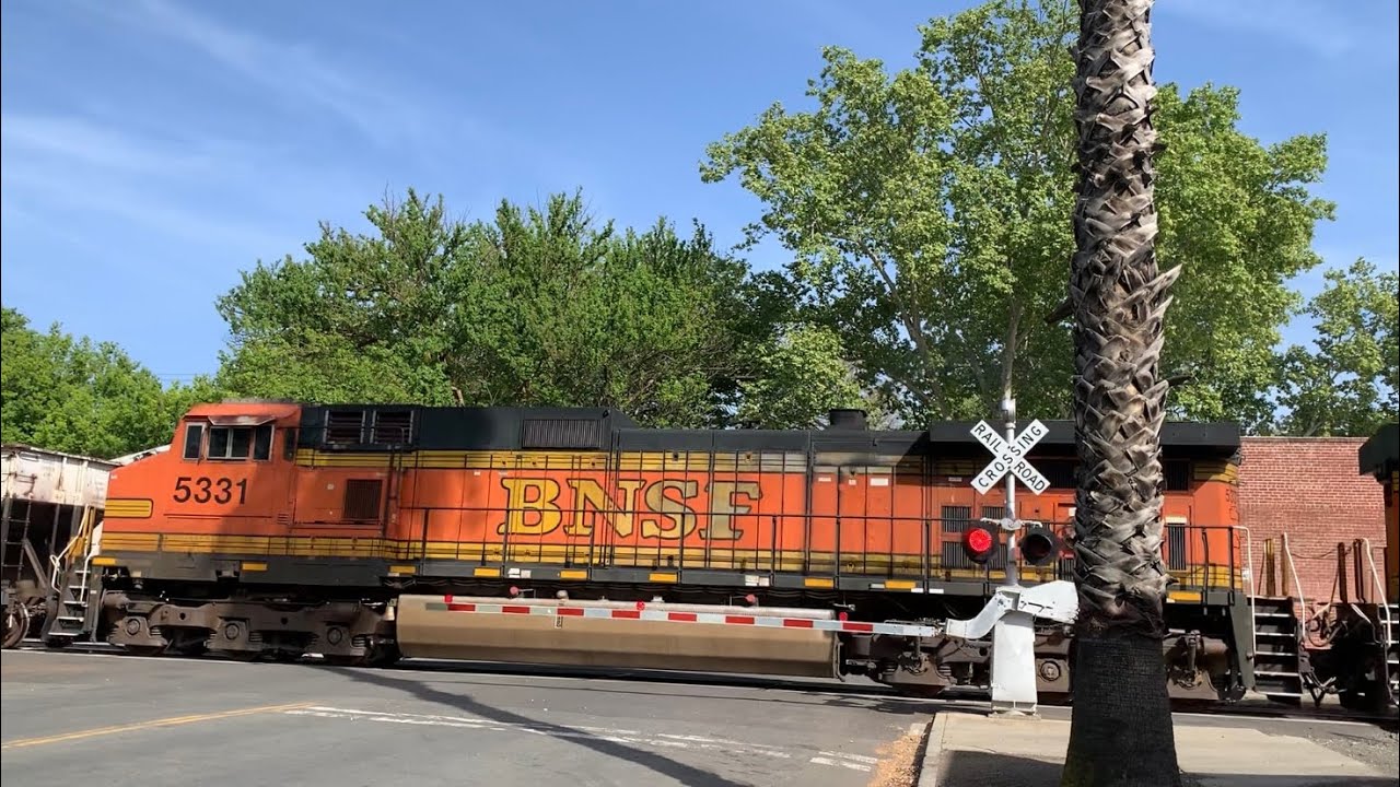 BNSF 6758 Work Train North - D Street Railroad Crossing, Sacramento CA