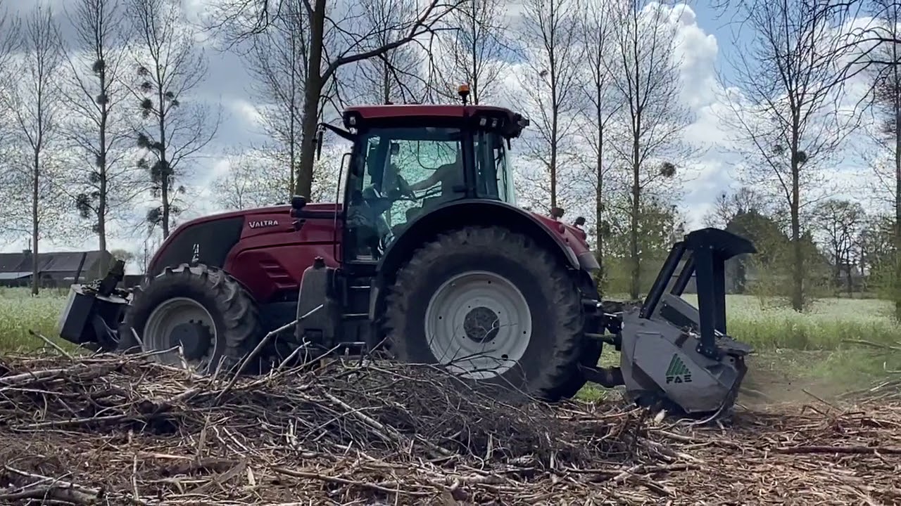 VALTRA S274 au broyage | Broyage Forestier🇫🇷