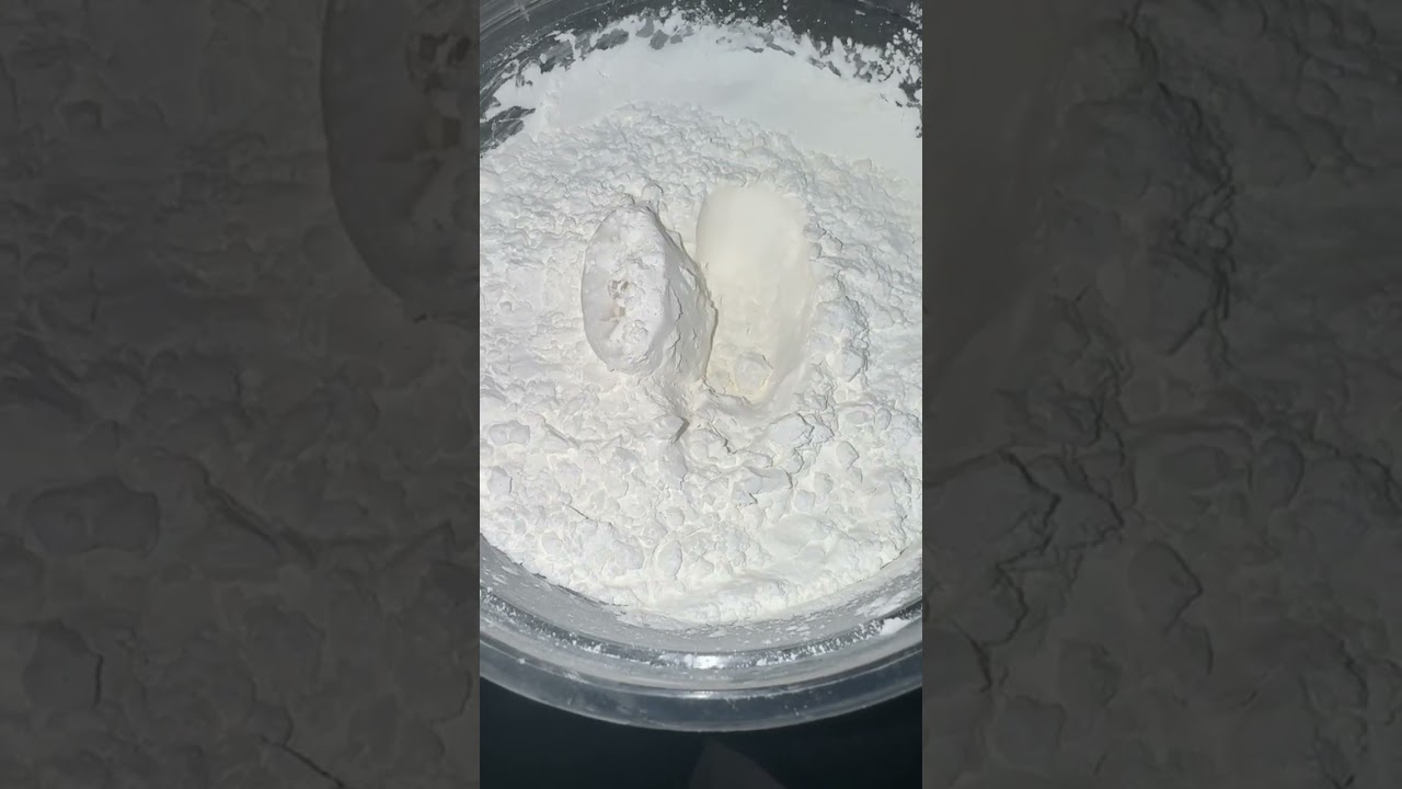 Squeaky starch eating Credits: iheartstarch95 #asmr  #eatingcornstarch #cornstarcheating #cornstarch