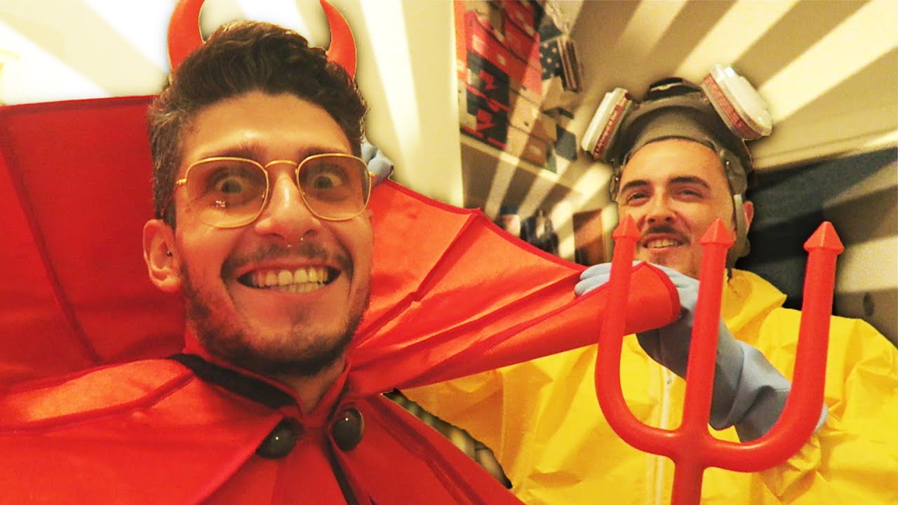 UNA STRANA COMBRICCOLA DI HALLOWEEN !!