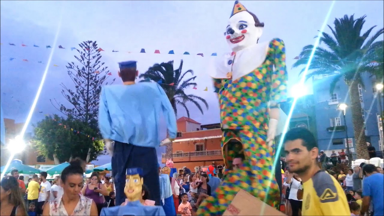 LOS NIÑOS BAILAN LOS PAPAHUEVOS EN BARRIAL DE GÁLDAR 2019