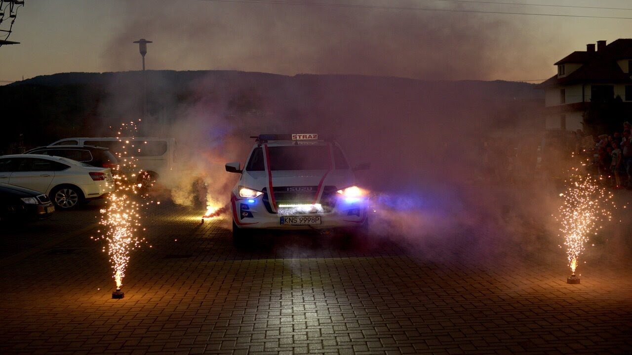 Powitanie nowego samochodu rozpoznawczo-ratowniczego w  OSP KSRG Łososina Dolna