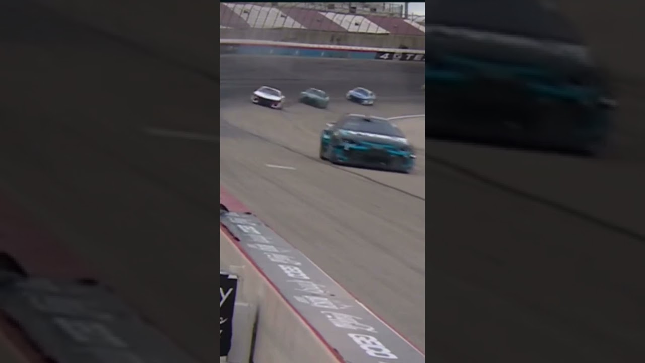 Kyle Larson SLAMS the outside wall 2022 Texas all star race