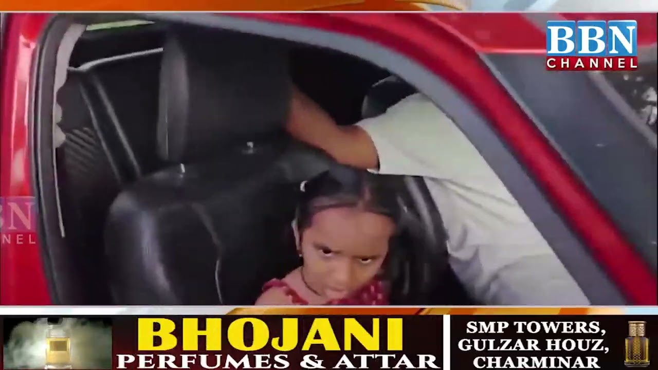 Hyderabad Viral Video  Police Officer Ne Minor Granddaughter Se Car Chalwayi