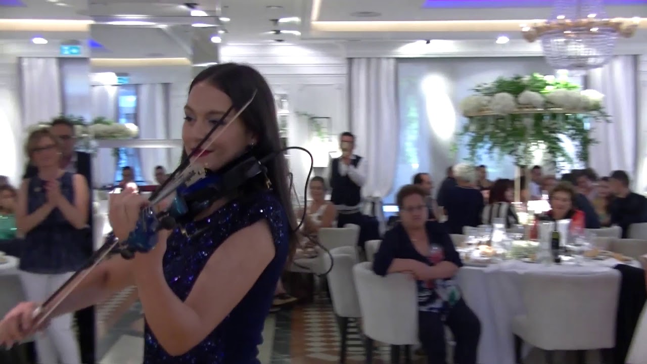 La violinista del gruppo TAEDA fa ballare gli sposi!! (info 346-2219668)