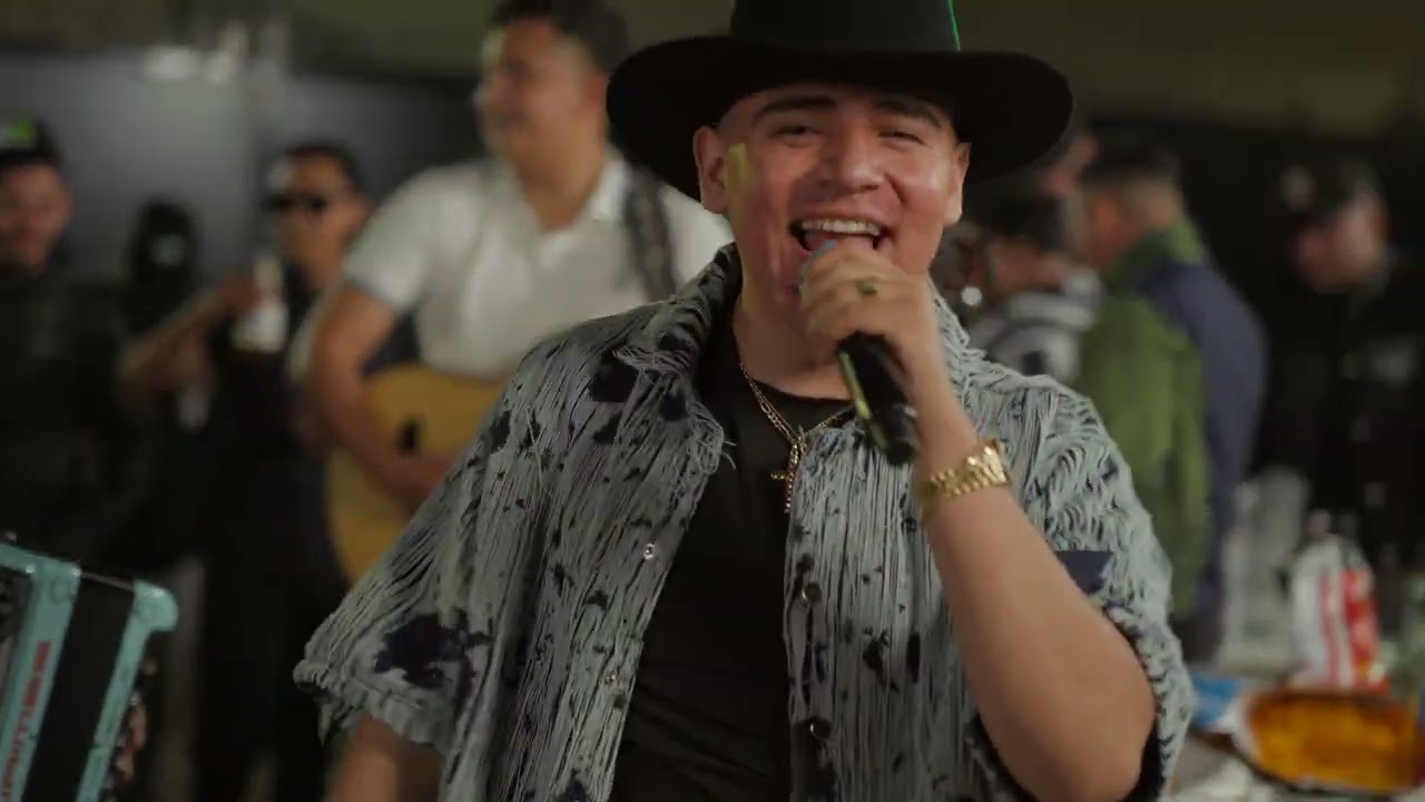 NETO BECERRA - BIEN SERVIDA (EN VIVO)
