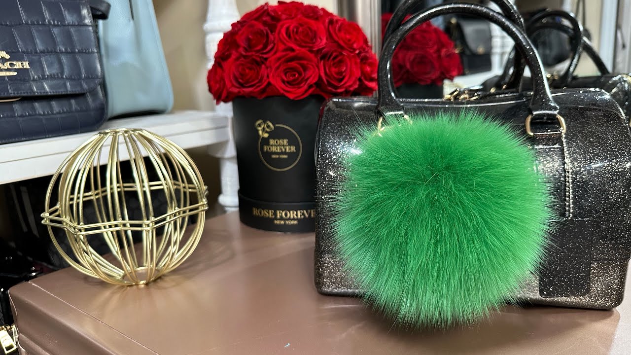 What’s in my bag? AMAZON Jelly Bag Christmas style 🎄🎁