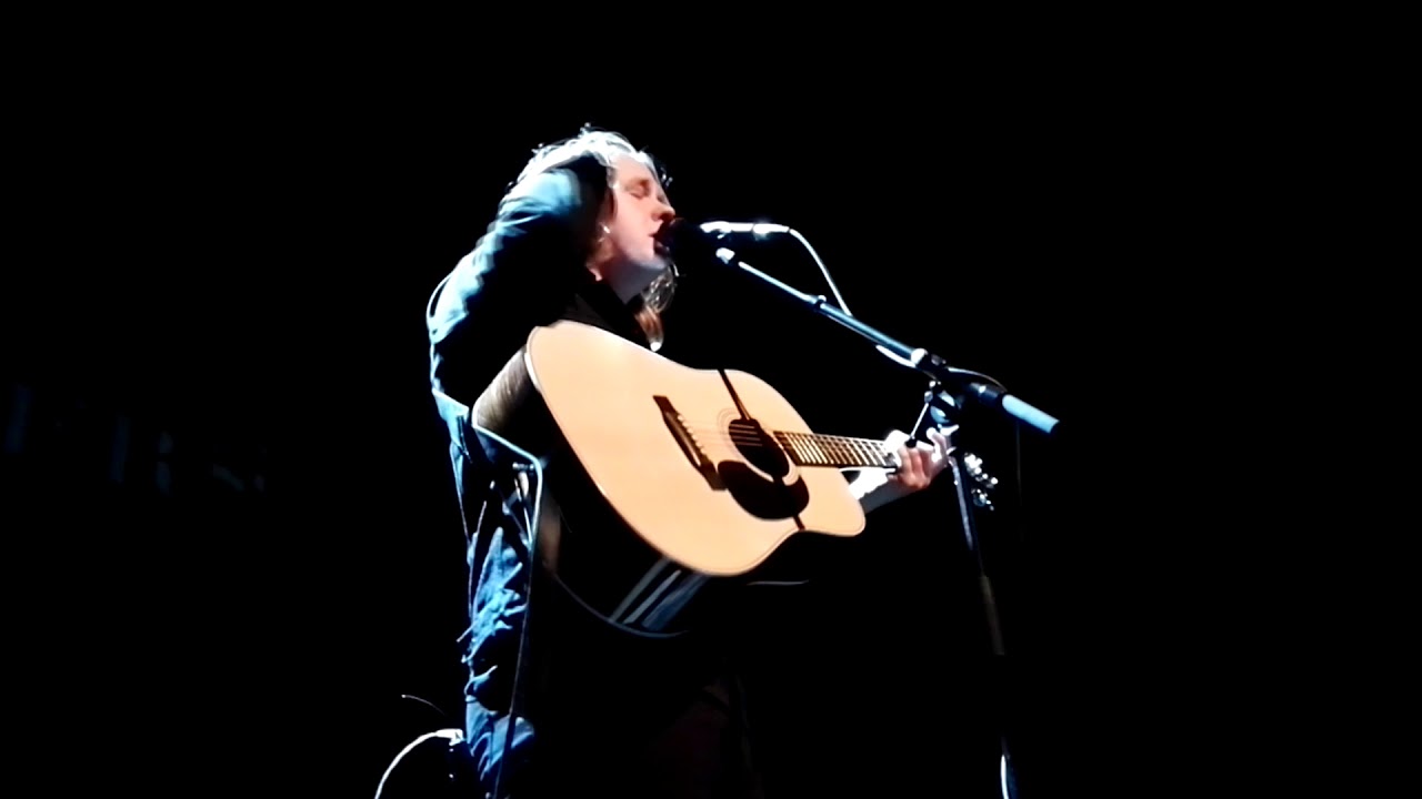 Lewis Capaldi - All I've Ever Known (Holding On) // Live at 7 layers Utrecht 20th December 2017