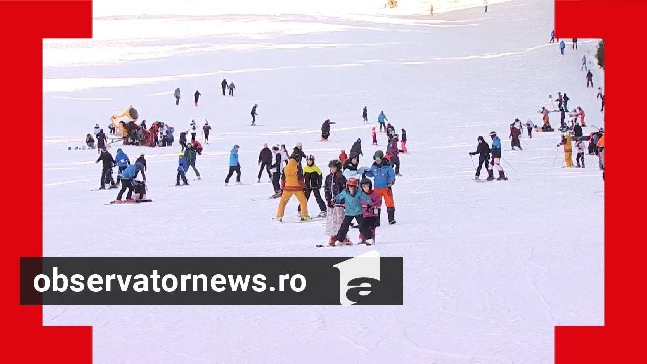 Revelion pe pârtiile de schi. Ultima zi din an, un adevărat basm de iarnă în Poiana Braşov sau Rânca