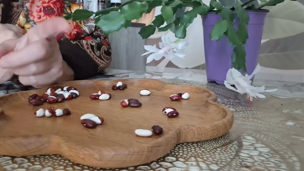 [ГАДАНИЕ НА БОБАХ] Кого он любит