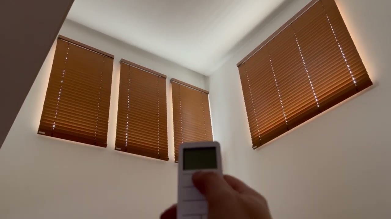 ナニックの電動木製ブラインドを吹き抜けに取付