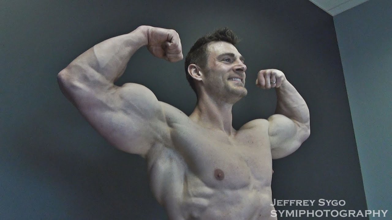 Mike Porter Pro Bodybuilder Trains Back And Biceps 4 Weeks Out