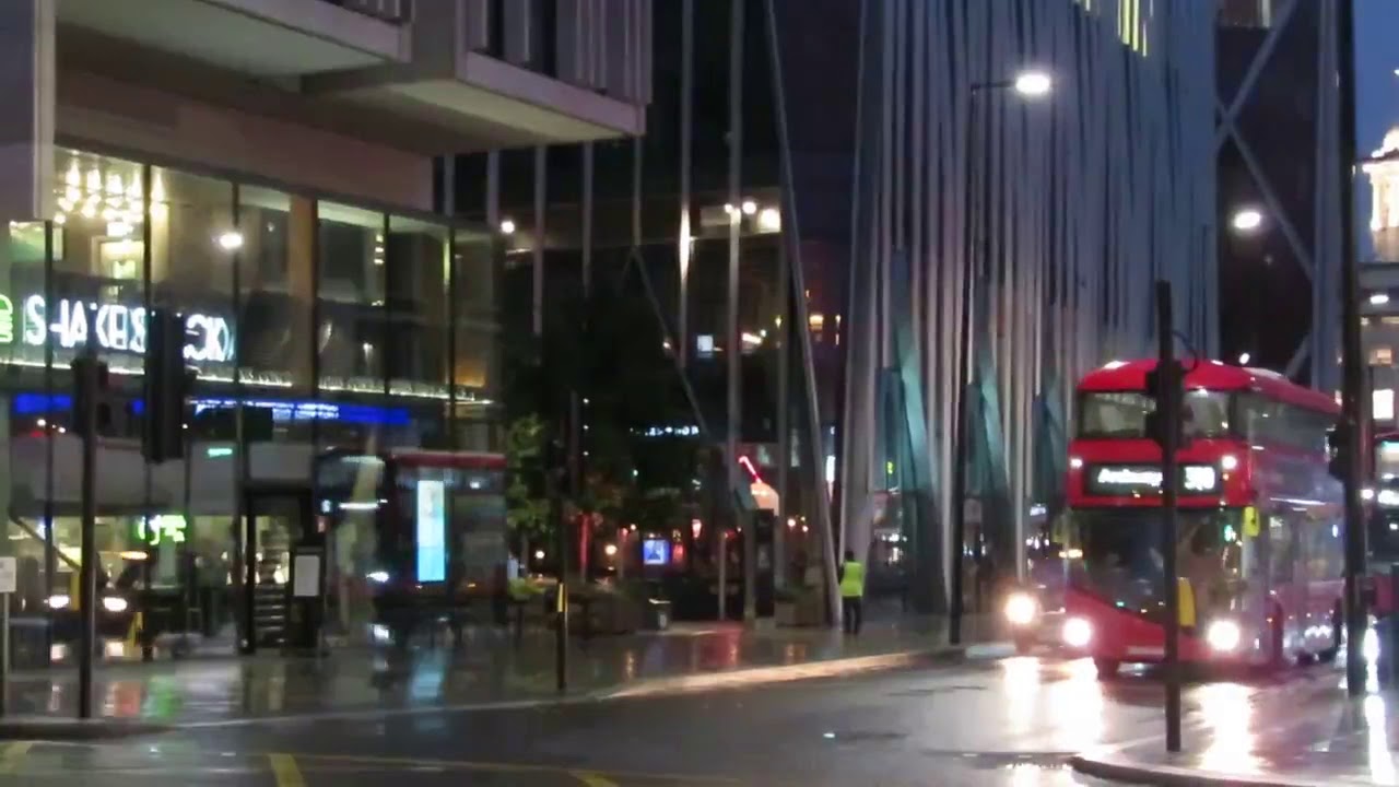 London Bus Routes 390 and 2 @Grosvenor Gardens, Victoria (27th August 2020)