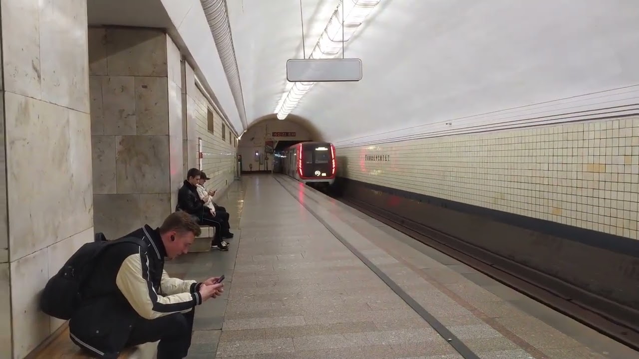 Music in metro. There is only music!