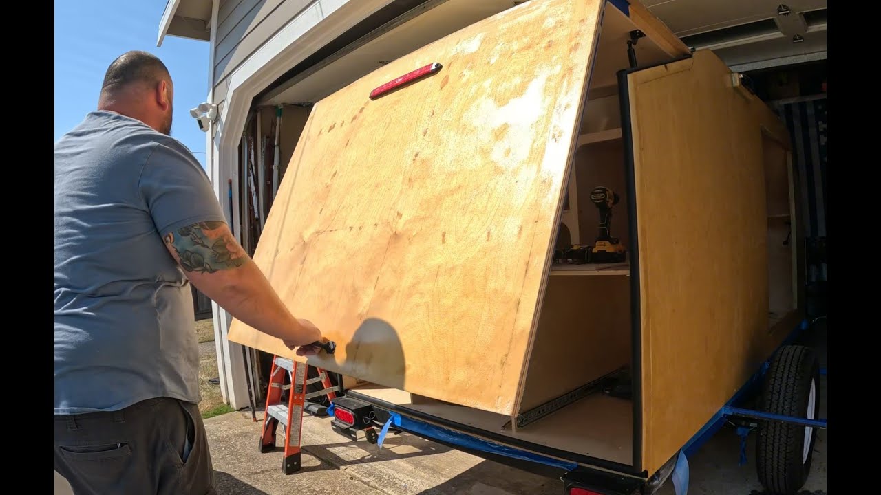 DIY Squaredrop camper build - Part 22: The Hatch (Part 2), the hinge and attaching it!
