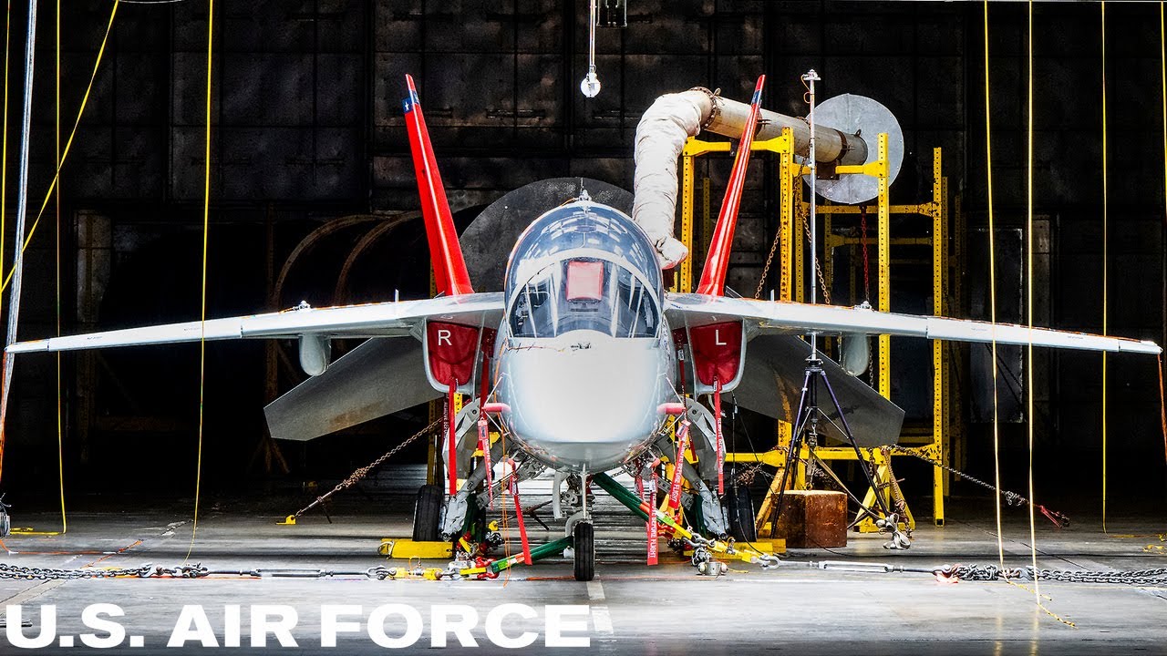 ВВС США: Самолет T-7A Red Hawk во время жестких испытаний во Флориде.