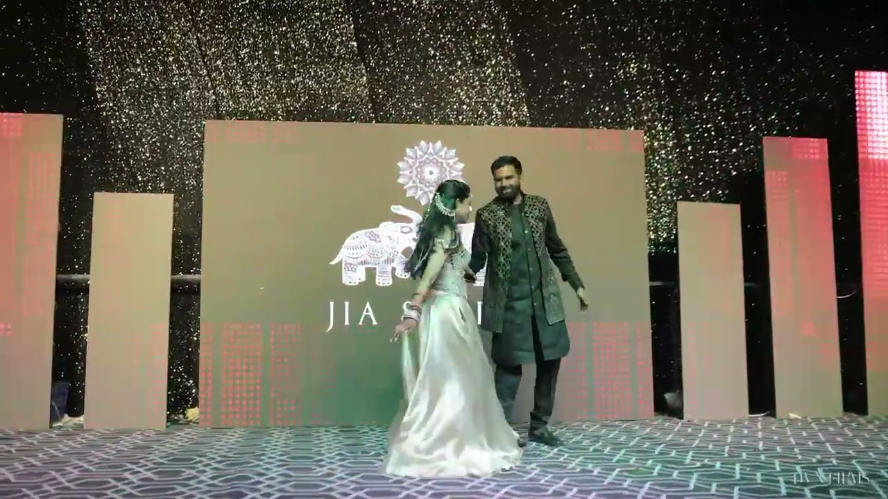 The groom and the bride. Give a couple dance performances. 