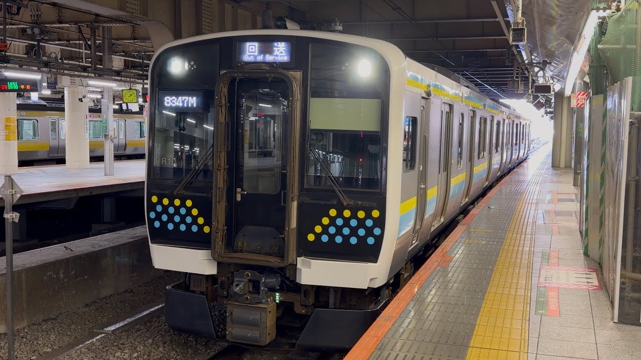 【4K高画質】【E131系R10編成２両  OM出場回送（C保全・滑走対策装置設置）】E131系0番台ﾏﾘR10編成が新宿駅8番線に停車〜発車するシーン（回8344M→回8347M）2026.2.3