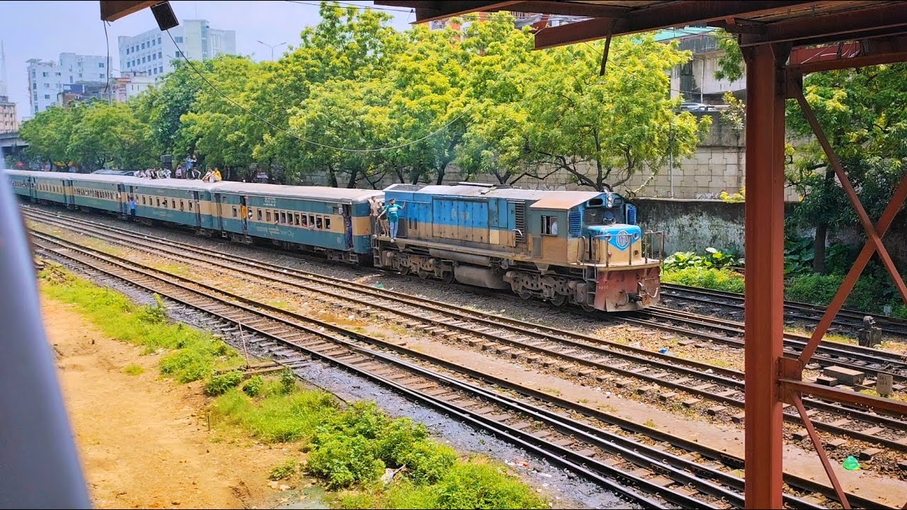 Down 738 Egarosindhur Provati Express Entering Kamalapur Railway Station || Kishoreganj to Dhaka