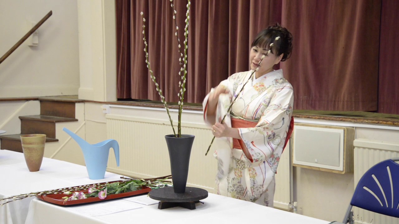 Shoka demonstration at Ikebana International Leicester 1