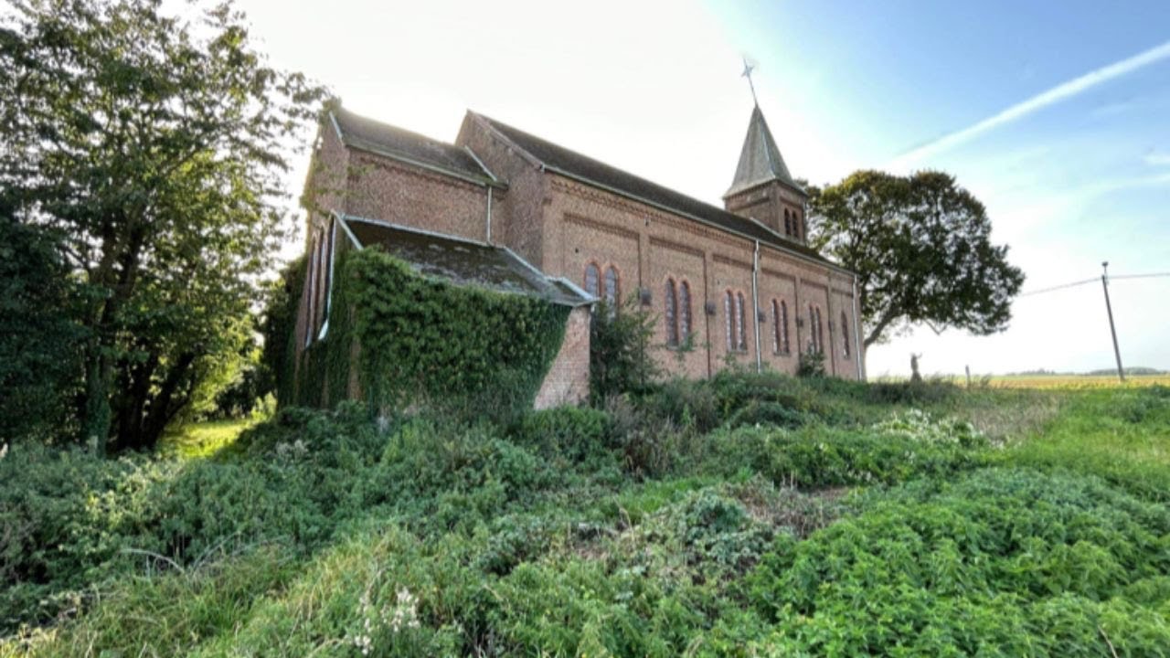 Une église abandonnée. (URBEX)