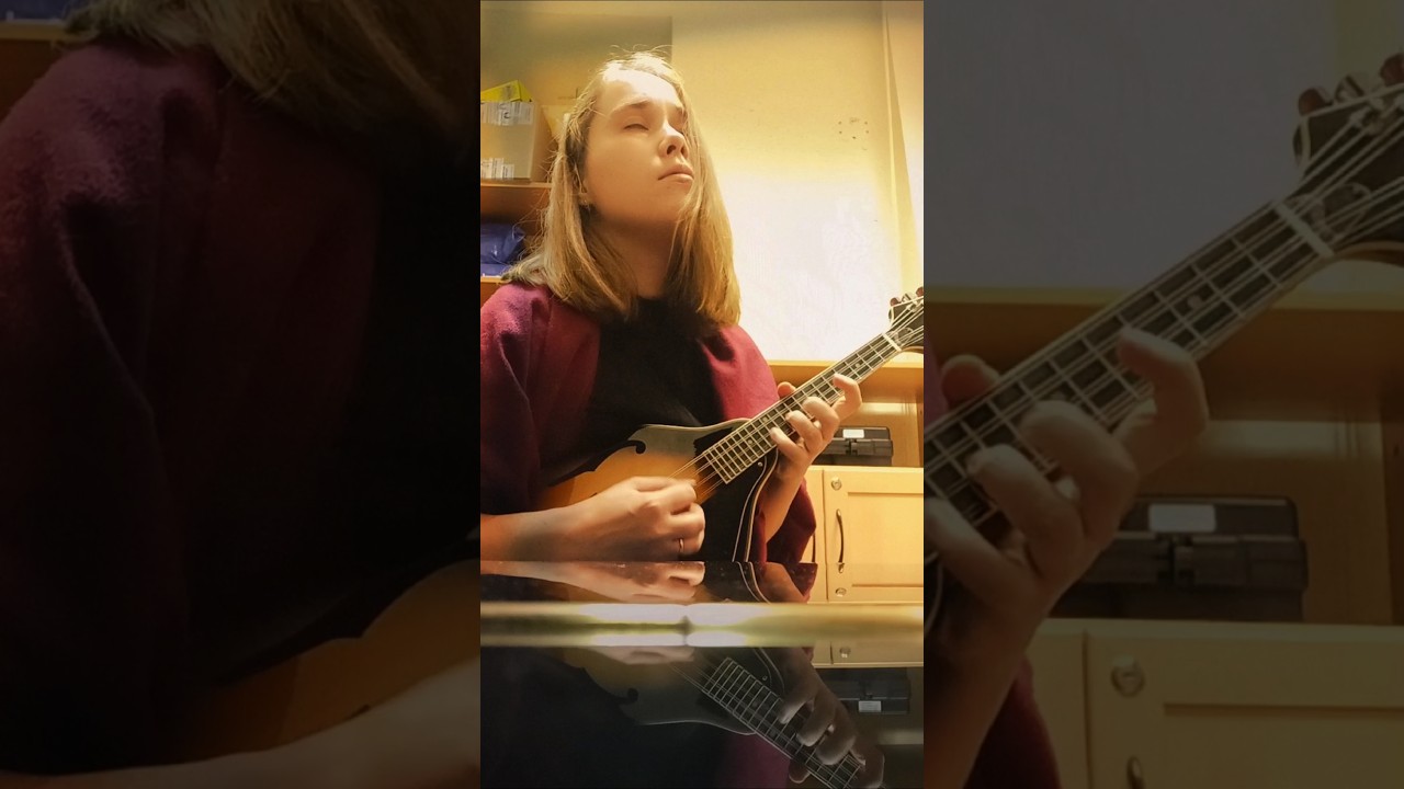 I play Bach while waiting for students #jsbach #baroquemusic #mandolinplayer #mandolininstrument