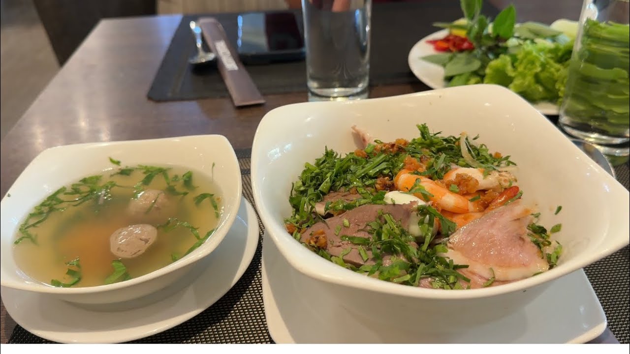 Hết tháng tết, chia tay cây đào, chia tay các bé mèo con