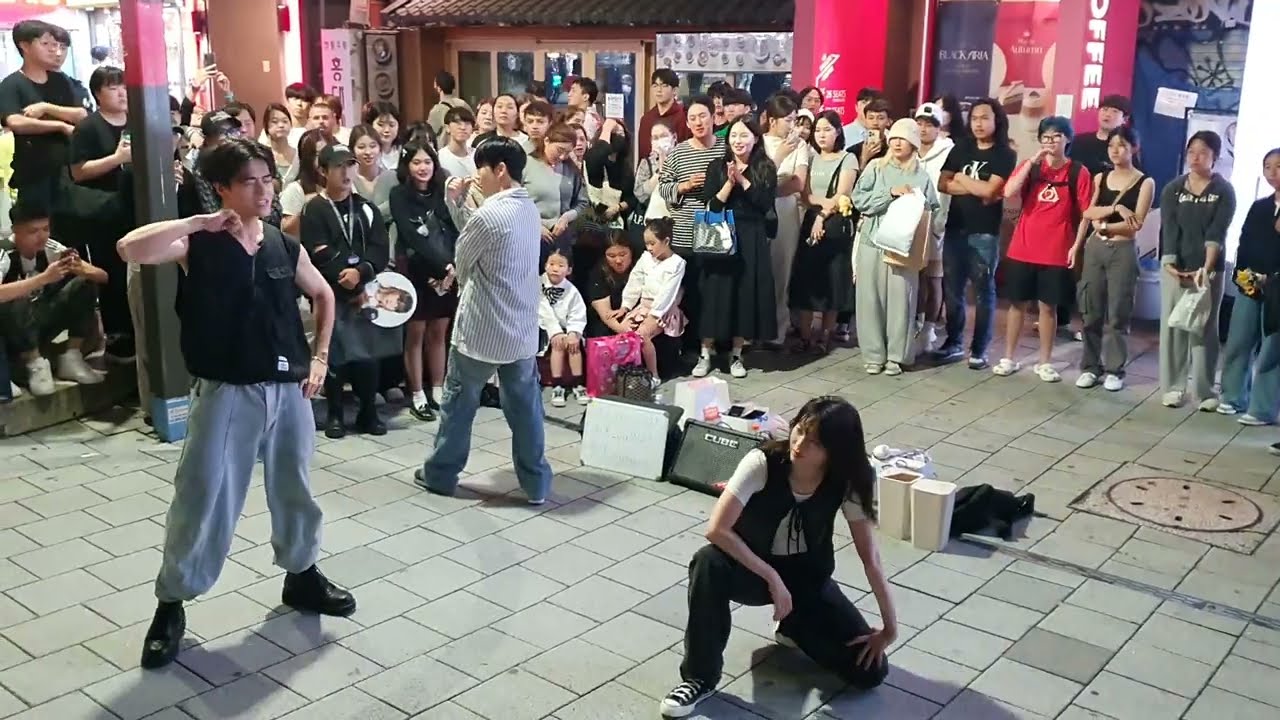 [STREET ARTIST] YU KAGAWA, HYOJIN & YOUNGWON. INTERACTIVE HONGDAE BUSKING. 230927.