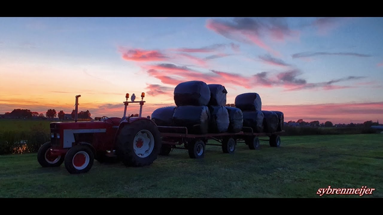 Riding bales with my international 724 agriomatic