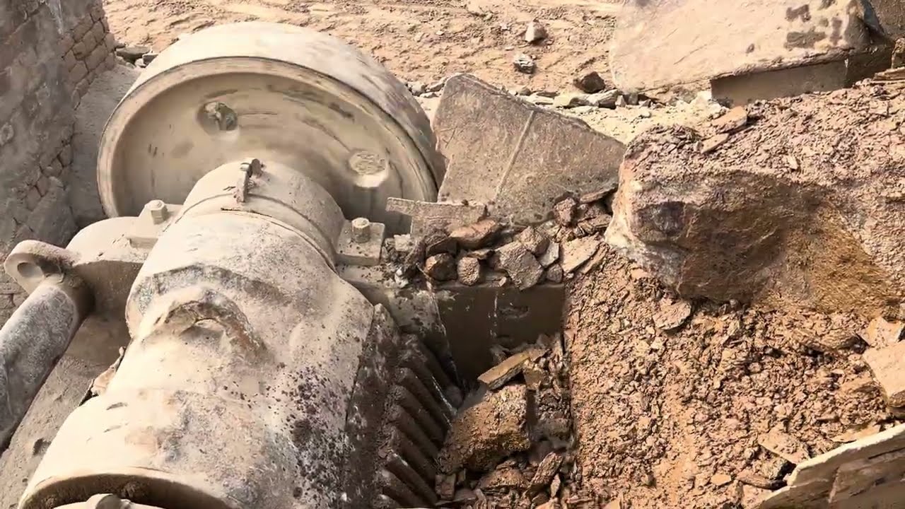Big Rock Jaw Crusher Machine in Action | Amazing Stone Quarry Crushing