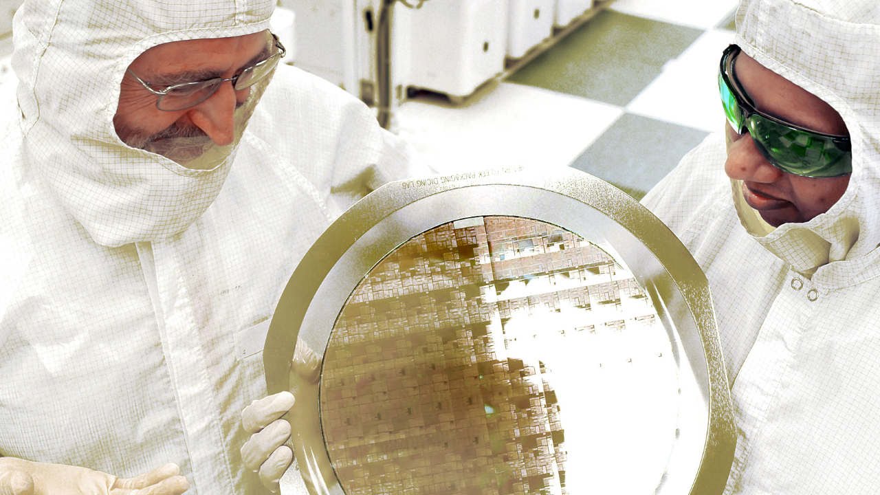 IBM unveils world&rsquo;s first 7nm chip