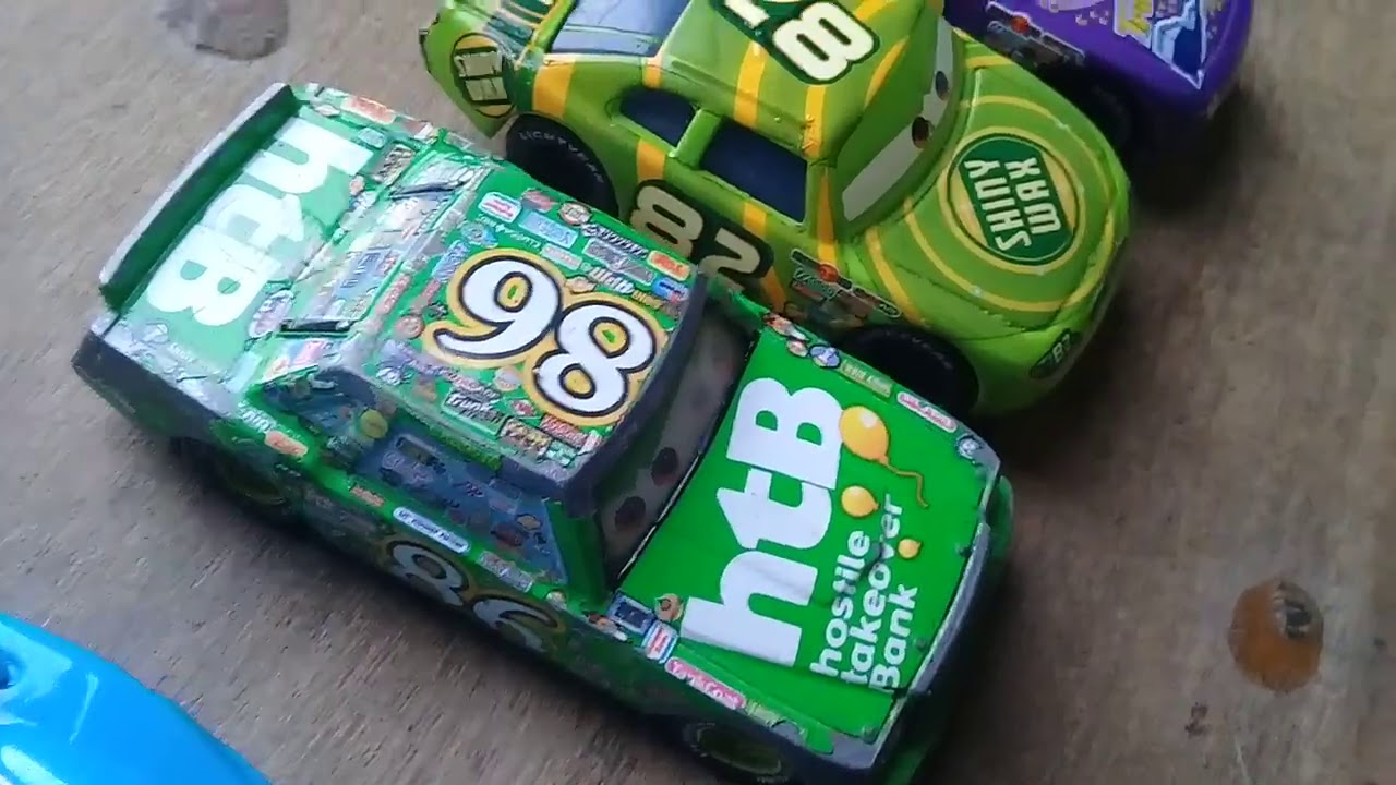 minha coleção atualizada do filme carros 1 , 2 e 3.