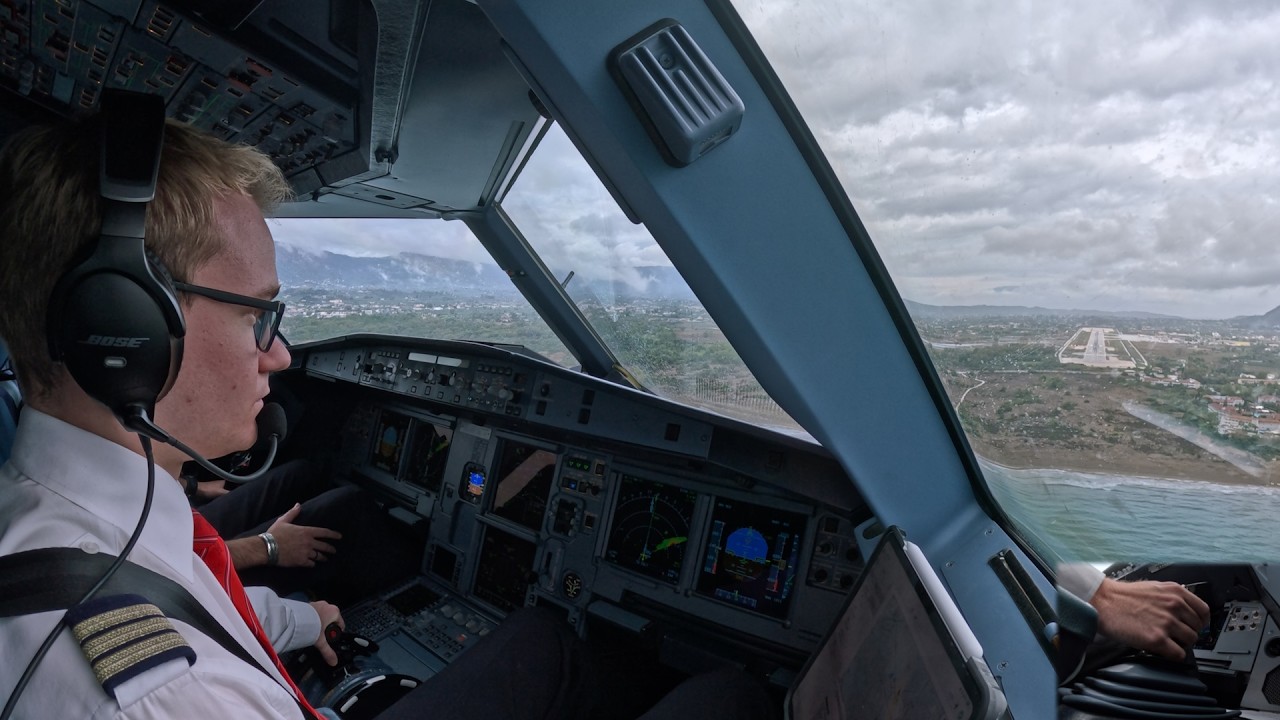 Maximum Reverse Landing in Rainy Zakynthos (LGZA/ZTH) | A320 Cockpit View