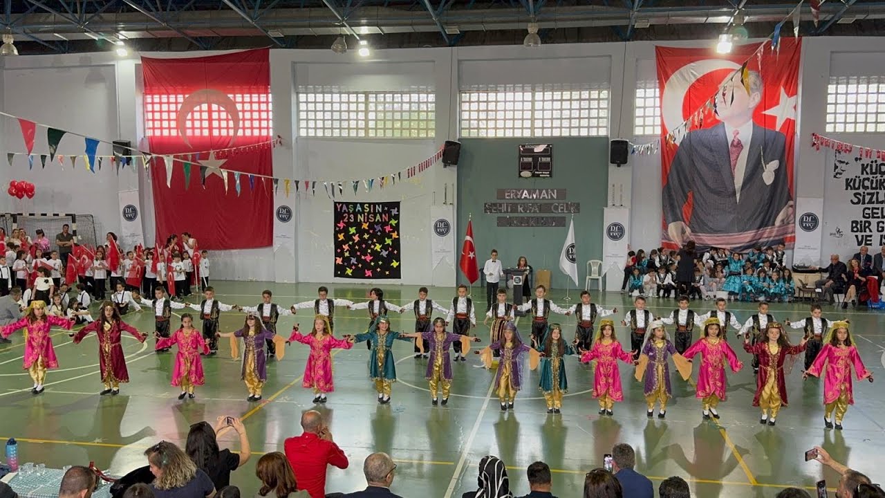 Bahçe Duvarından Aştım (23 Nisan Gösterisi)